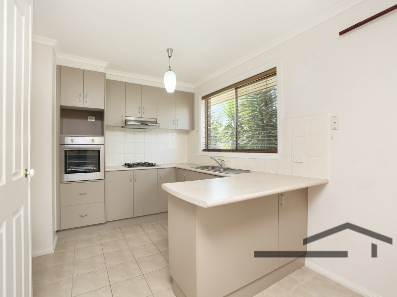 8 Ash Crescent, Pakenham VIC 3810