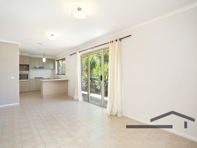 8 Ash Crescent, Pakenham VIC 3810