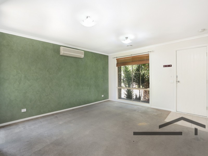 8 Ash Crescent, Pakenham VIC 3810