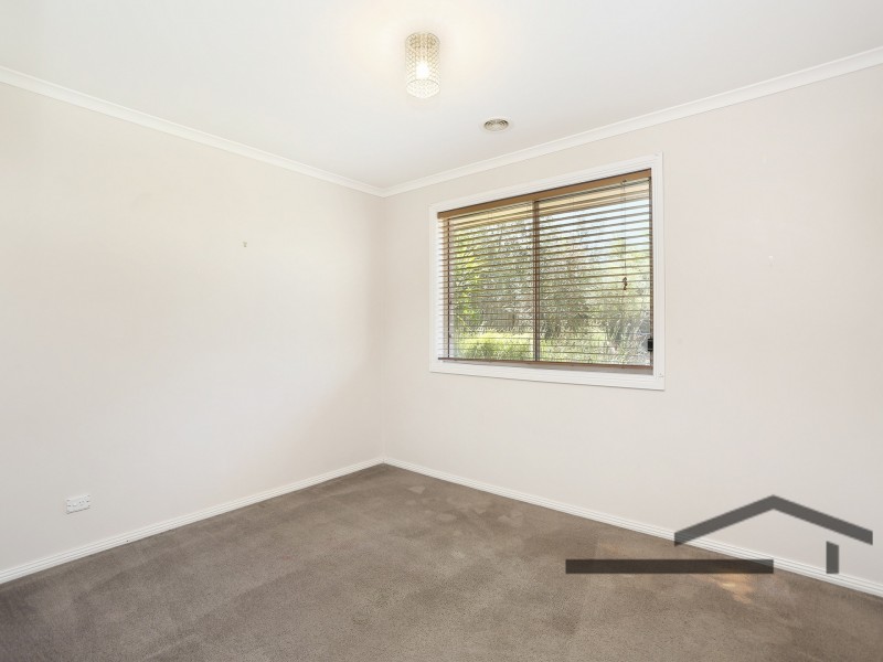 8 Ash Crescent, Pakenham VIC 3810