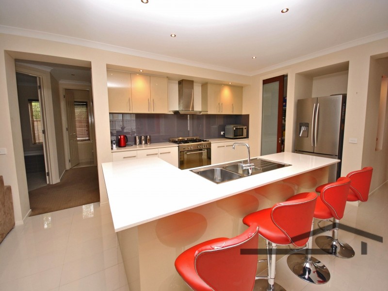 143 Viewgrand Drive, Berwick VIC 3806