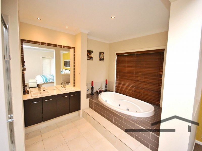 143 Viewgrand Drive, Berwick VIC 3806