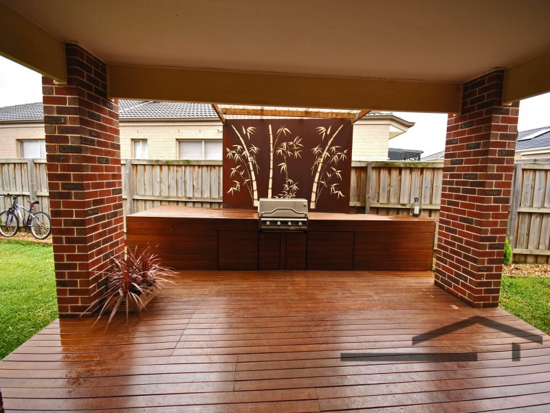 143 Viewgrand Drive, Berwick VIC 3806