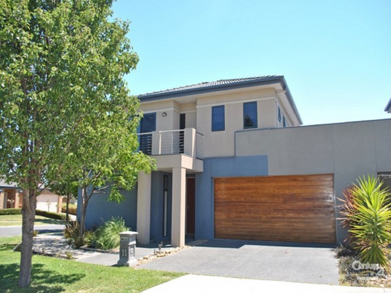 11 Greenhaven Terrace, Berwick VIC 3806