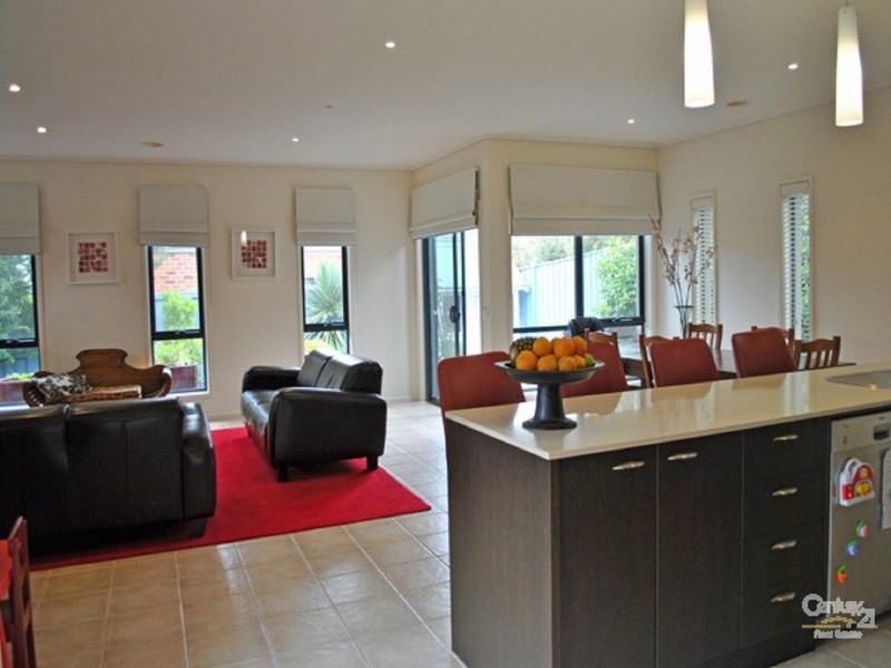 11 Greenhaven Terrace, Berwick VIC 3806