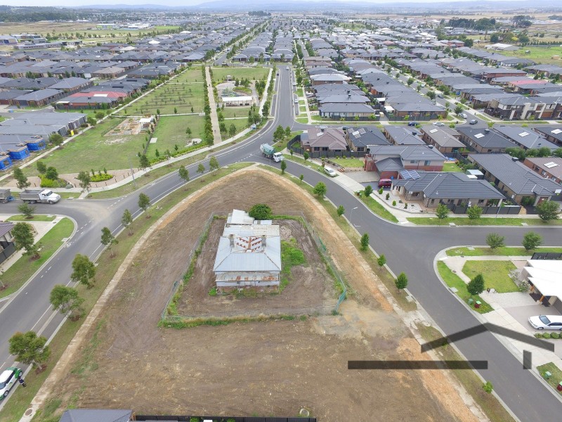 May Villa 151-161s  Selandra Boulevard, Clyde North VIC 3978