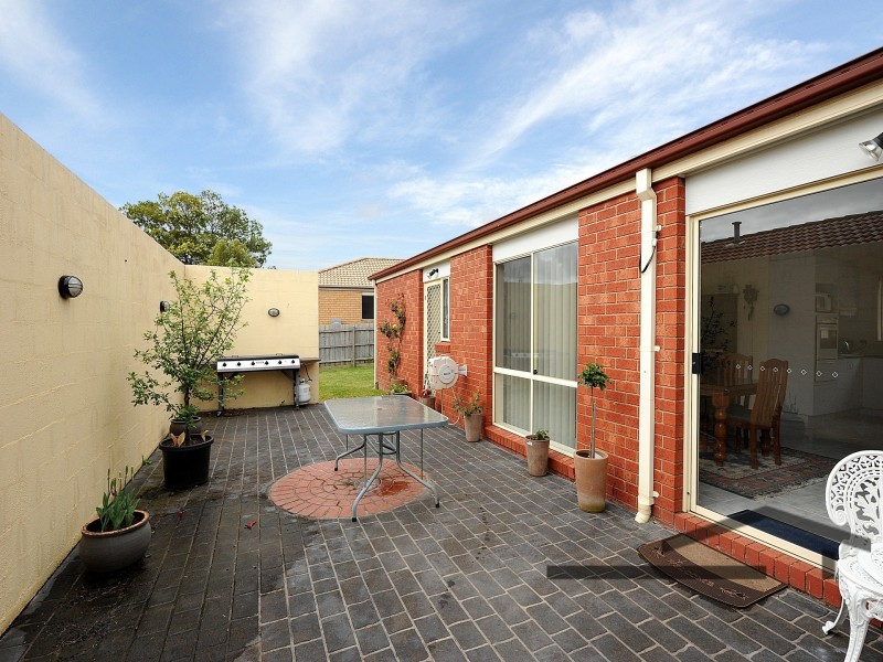 16  Domain Drive, Berwick VIC 3806