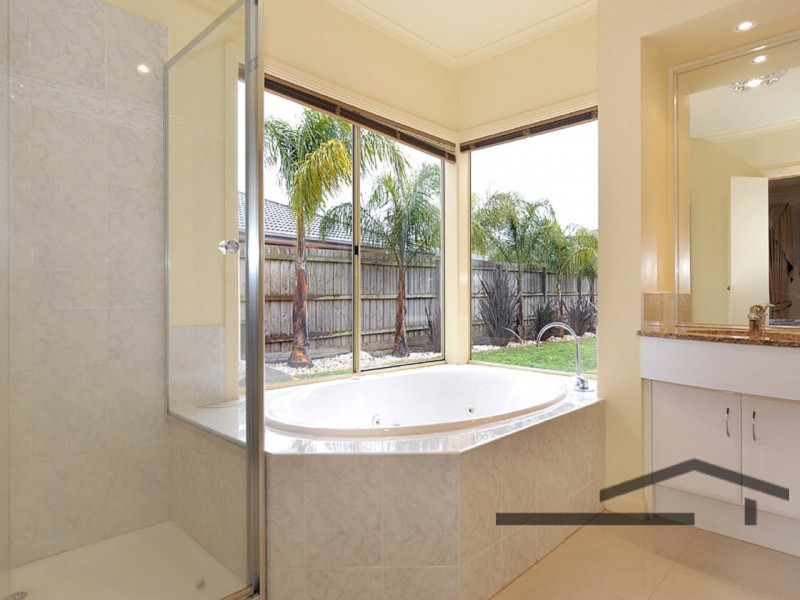 54 Seebeck Drive, Narre Warren South VIC 3805