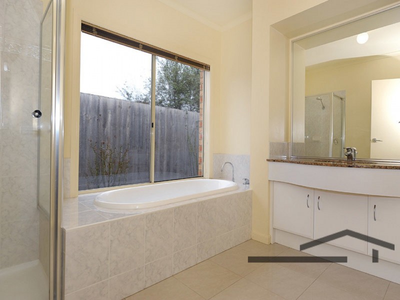 54 Seebeck Drive, Narre Warren South VIC 3805