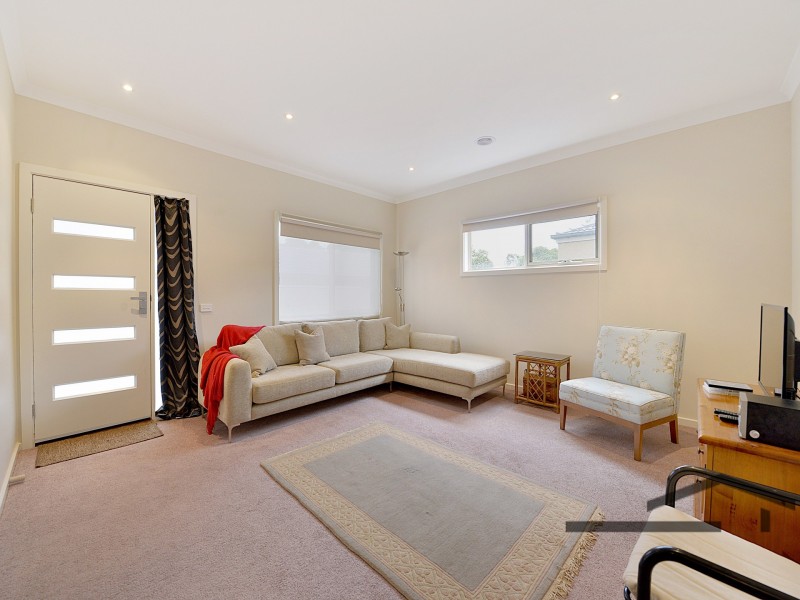2/9 Slingsby Avenue, Beaconsfield VIC 3807