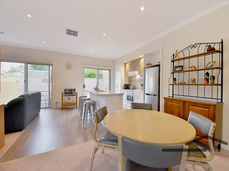 2/9 Slingsby Avenue, Beaconsfield VIC 3807