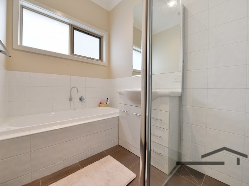 2/9 Slingsby Avenue, Beaconsfield VIC 3807