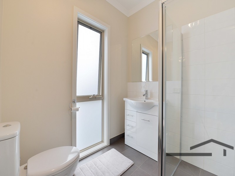 2/9 Slingsby Avenue, Beaconsfield VIC 3807