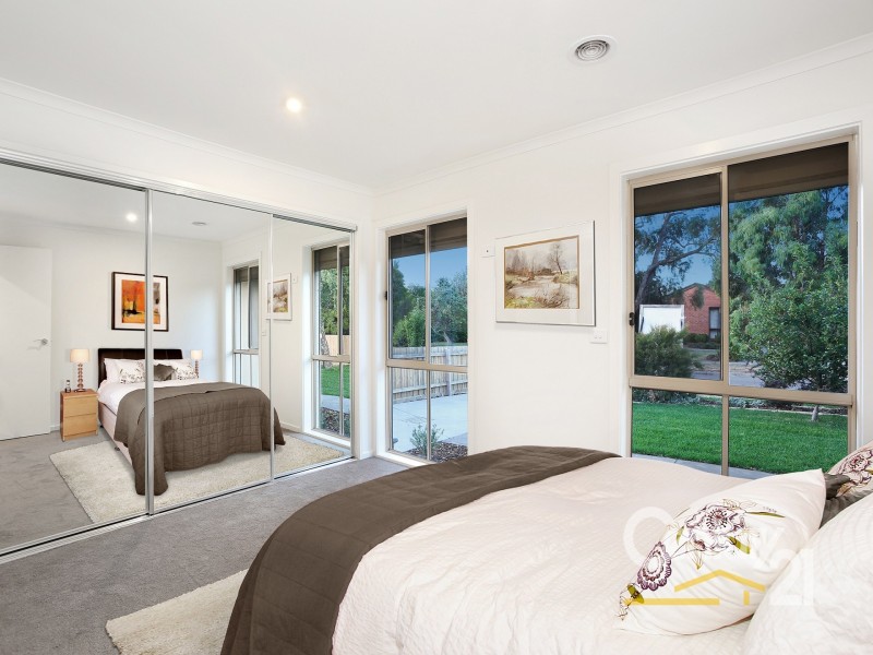 1/14  Greenlaw Crescent, Berwick VIC 3806