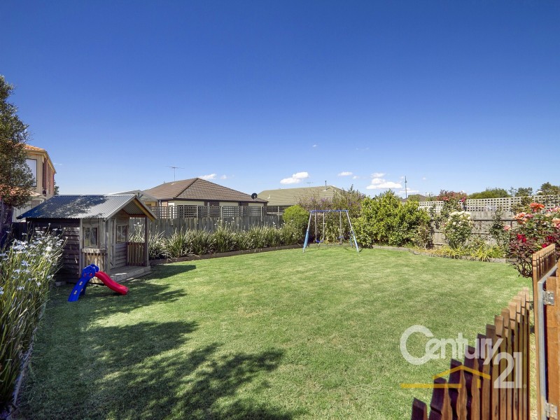 8 Shaftsbury Avenue, Berwick VIC 3806