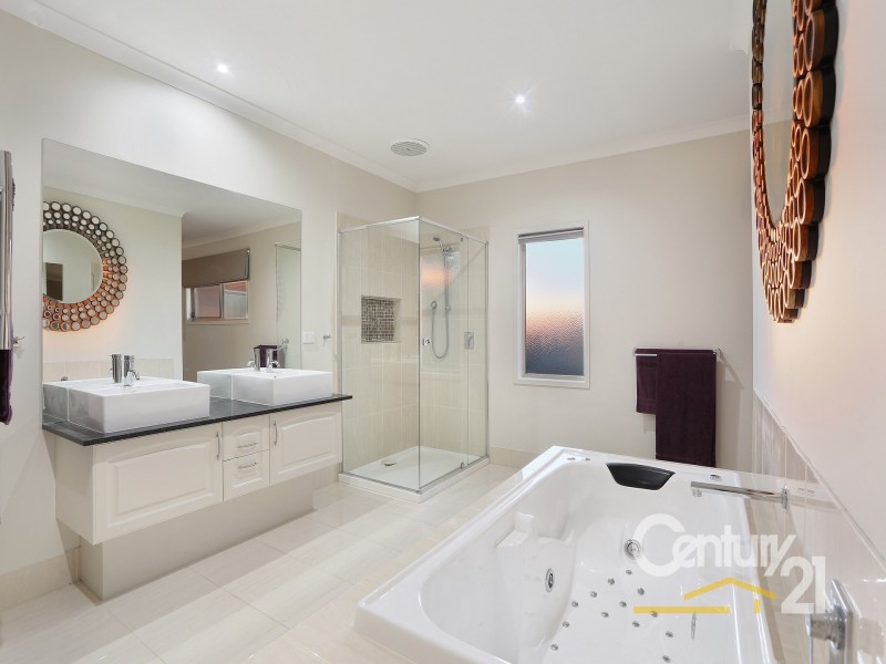 32 Bushlark Court, Berwick VIC 3806