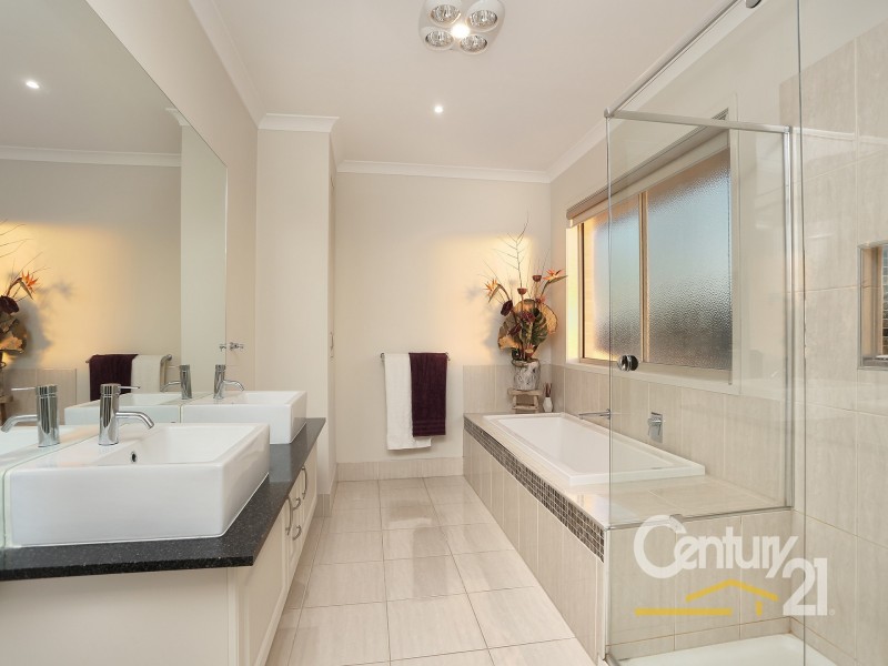 32 Bushlark Court, Berwick VIC 3806