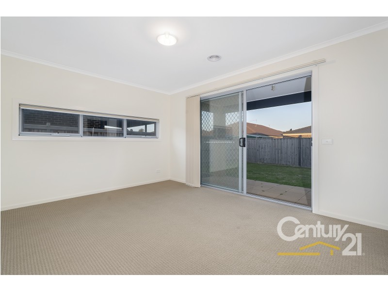 19 Bianca Crescent, Cranbourne North VIC 3977