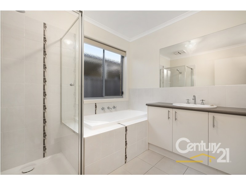 19 Bianca Crescent, Cranbourne North VIC 3977