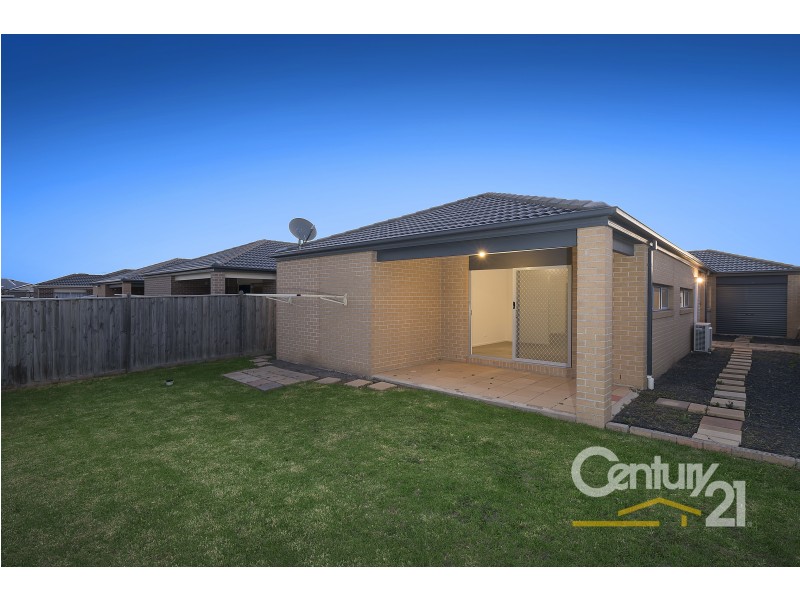 19 Bianca Crescent, Cranbourne North VIC 3977