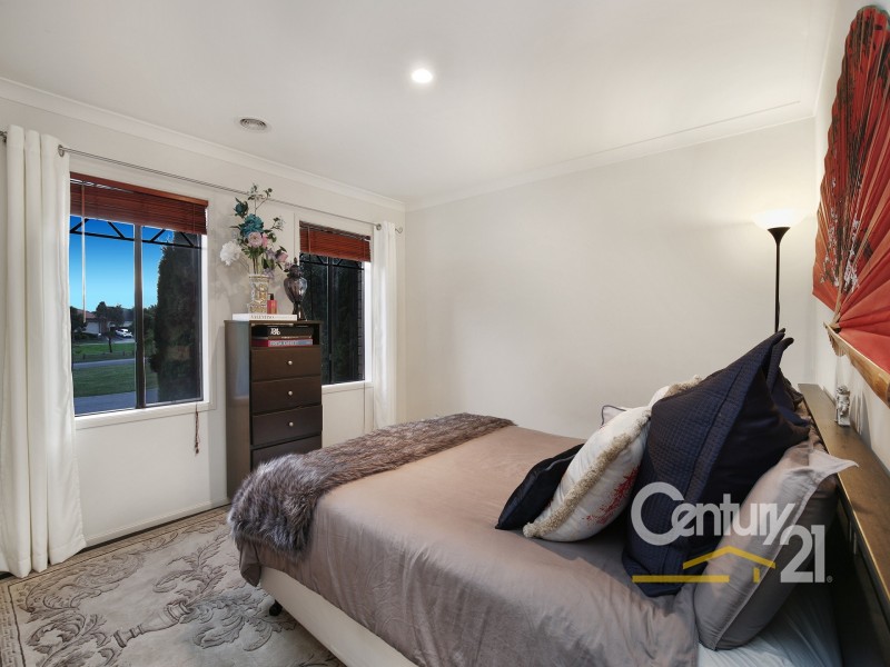 4 Azure Place, Narre Warren South VIC 3805