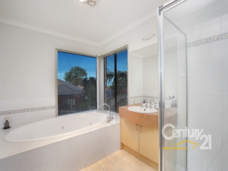 4 Azure Place, Narre Warren South VIC 3805