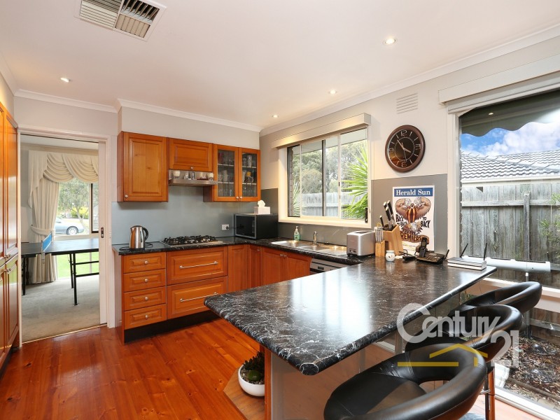 2 Greystoke Court, Berwick VIC 3806