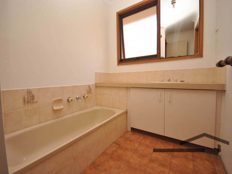 4 County Drive, Berwick VIC 3806