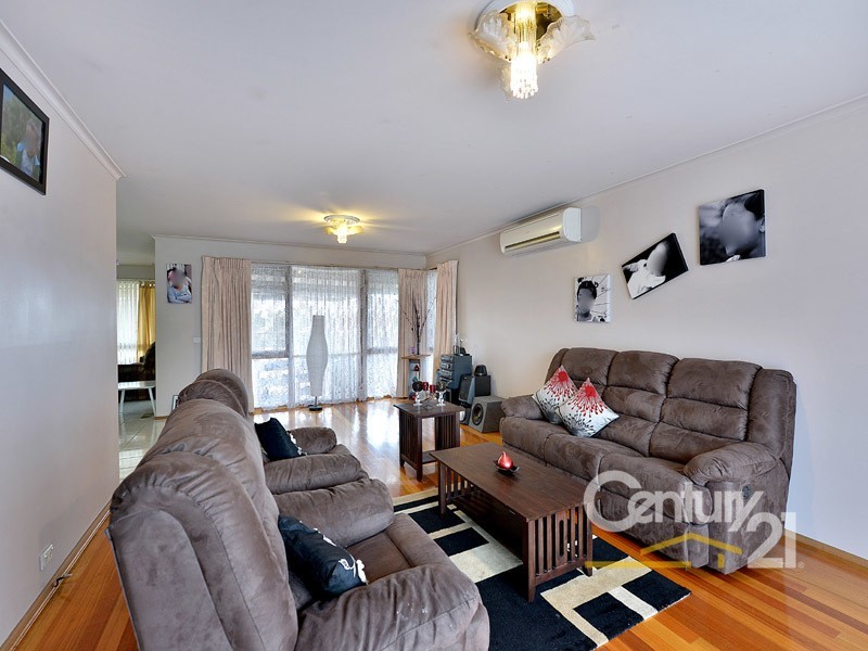 32 Hinrichsen Drive, Hallam VIC 3803