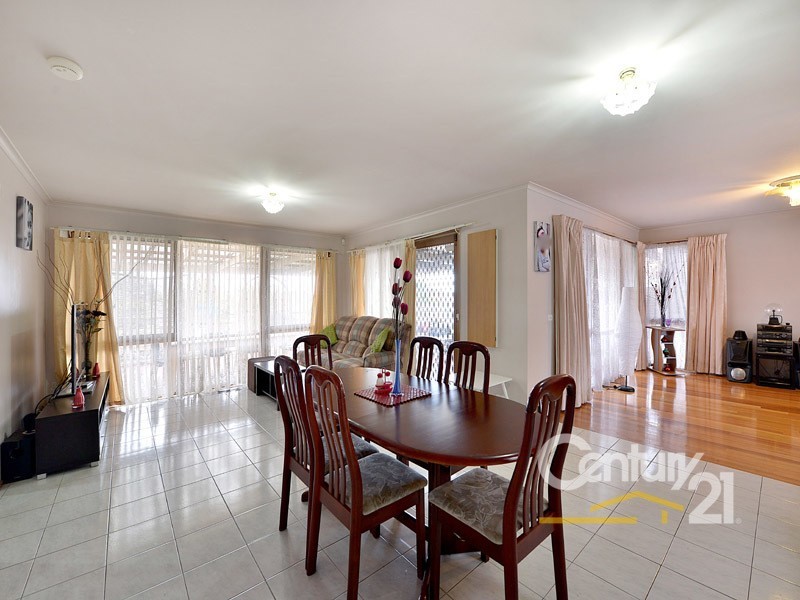 32 Hinrichsen Drive, Hallam VIC 3803