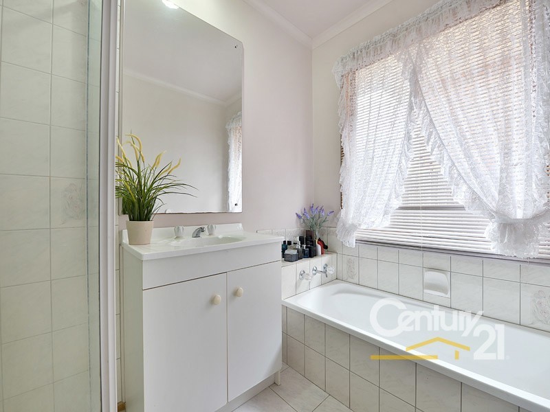 32 Hinrichsen Drive, Hallam VIC 3803