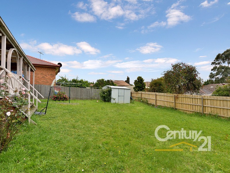 32 Hinrichsen Drive, Hallam VIC 3803