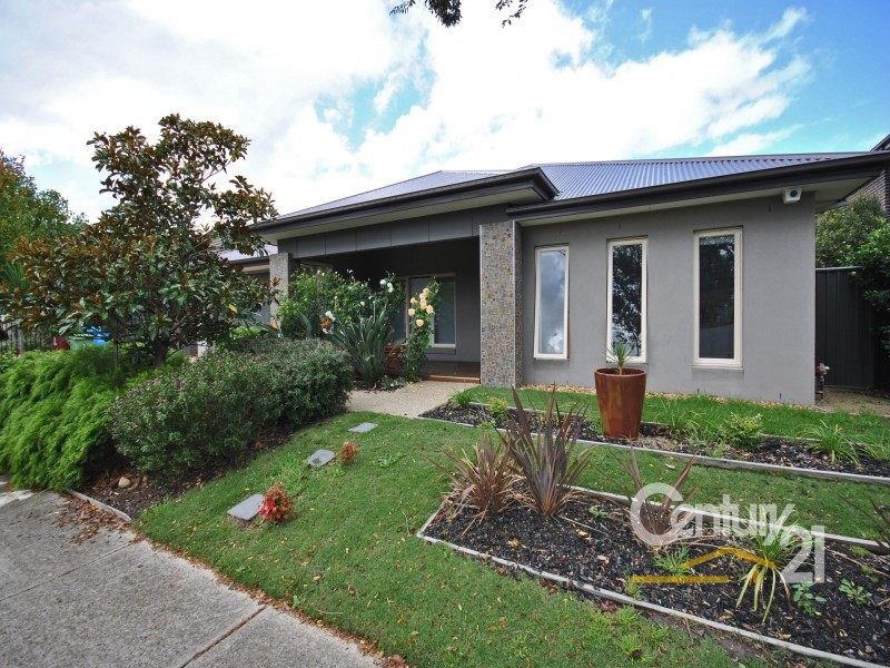 16 Kindred Avenue, Cranbourne North VIC 3977