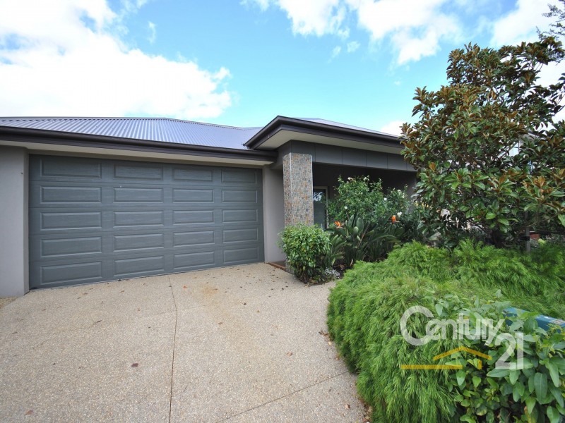 16 Kindred Avenue, Cranbourne North VIC 3977