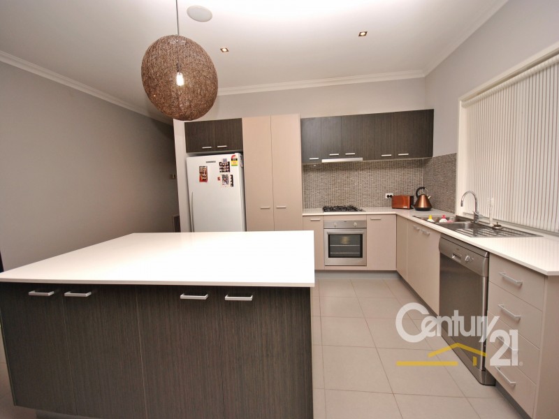 16 Kindred Avenue, Cranbourne North VIC 3977