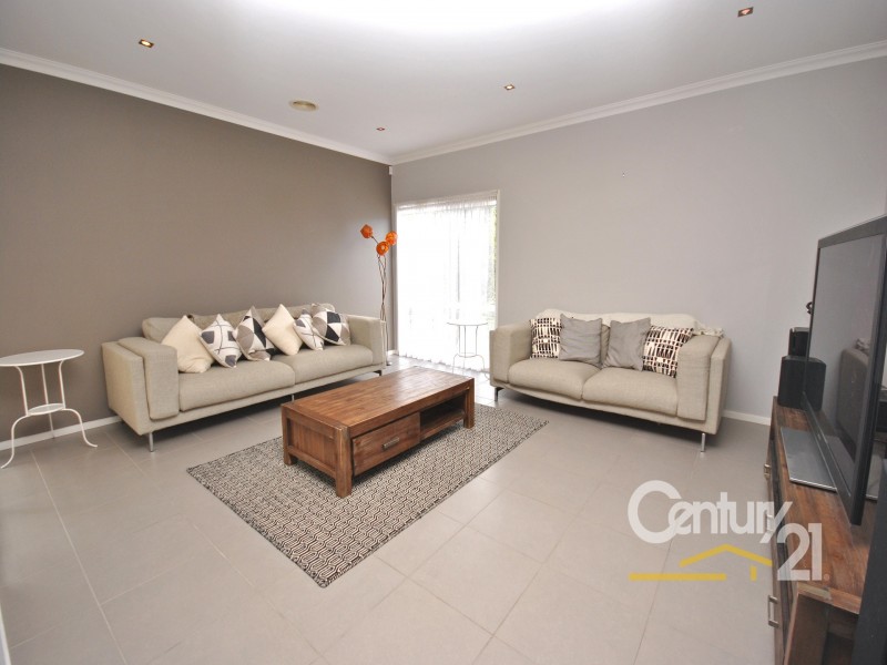 16 Kindred Avenue, Cranbourne North VIC 3977