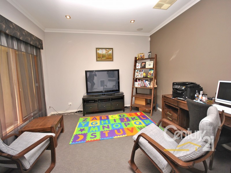 16 Kindred Avenue, Cranbourne North VIC 3977