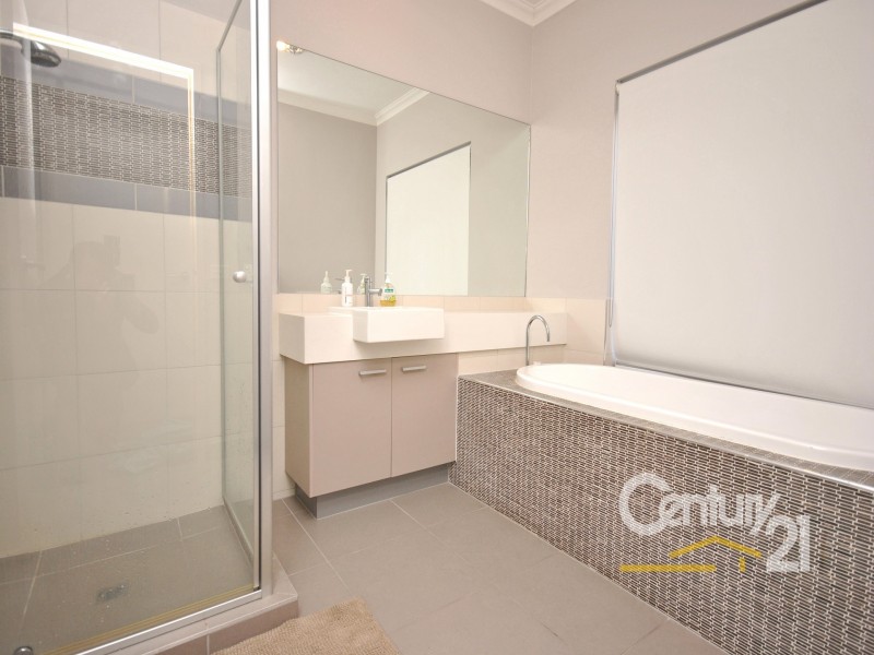 16 Kindred Avenue, Cranbourne North VIC 3977