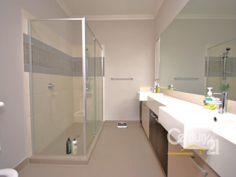 16 Kindred Avenue, Cranbourne North VIC 3977