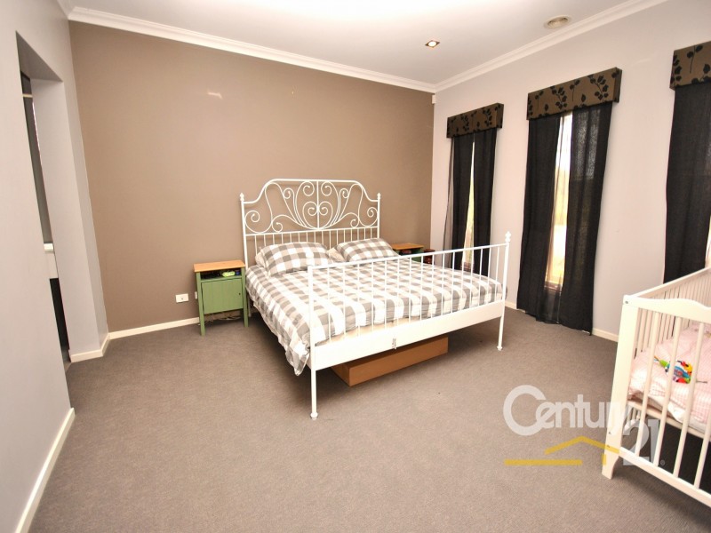 16 Kindred Avenue, Cranbourne North VIC 3977