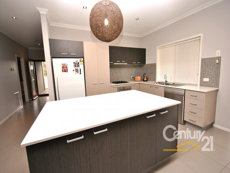 16 Kindred Avenue, Cranbourne North VIC 3977