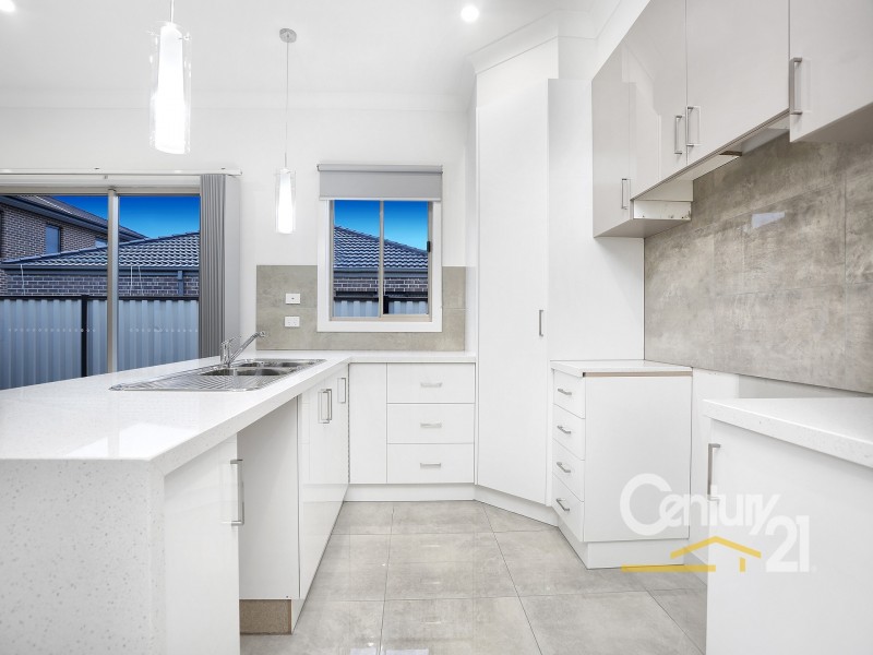 2/52 Genevieve Circuit, Cranbourne VIC 3977