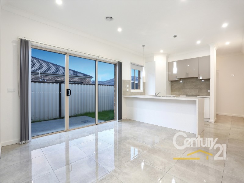2/52 Genevieve Circuit, Cranbourne VIC 3977