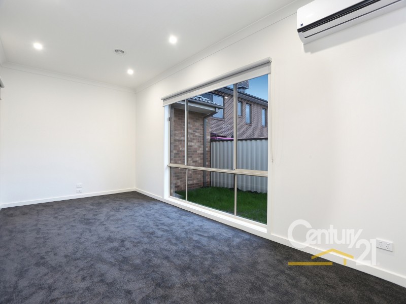 2/52 Genevieve Circuit, Cranbourne VIC 3977