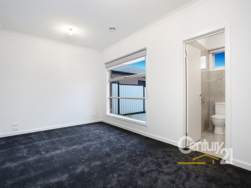 2/52 Genevieve Circuit, Cranbourne VIC 3977