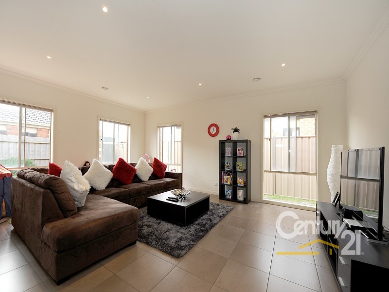 2 Speranza Place, Lynbrook VIC 3975