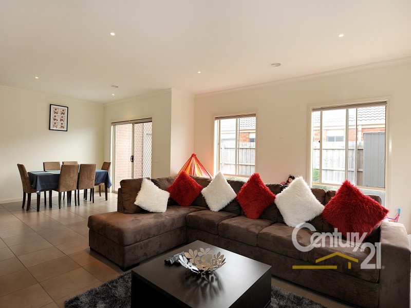 2 Speranza Place, Lynbrook VIC 3975