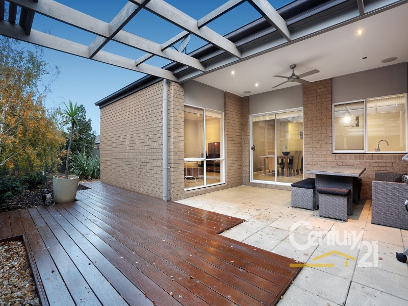 16 Kindred Avenue, Cranbourne North VIC 3977