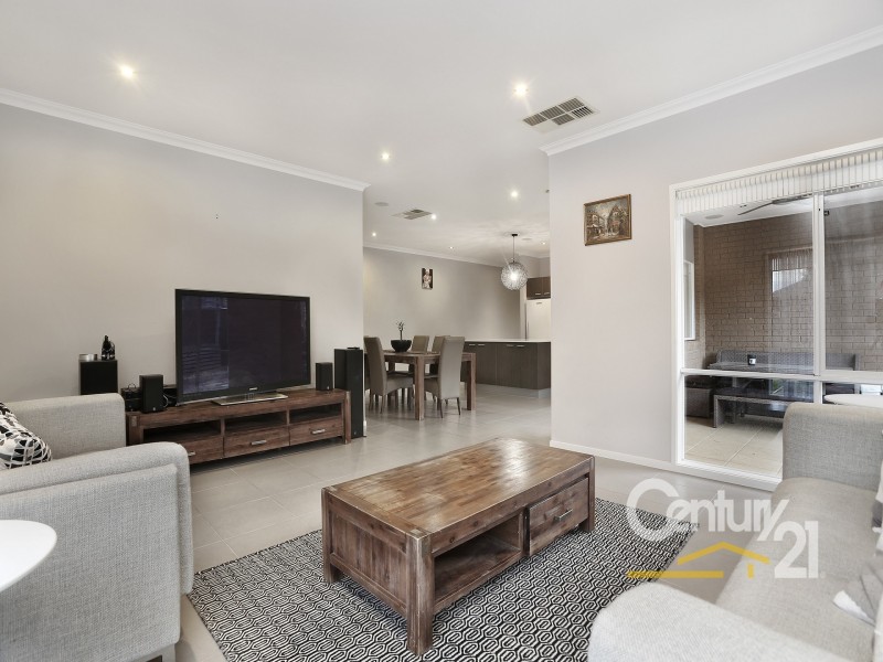 16 Kindred Avenue, Cranbourne North VIC 3977