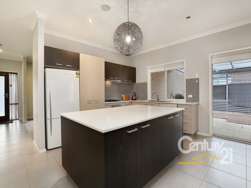 16 Kindred Avenue, Cranbourne North VIC 3977